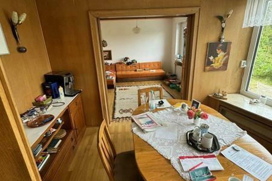 17 Eßzimmer Familienbereich mit Blick ins Arbeitszimmer