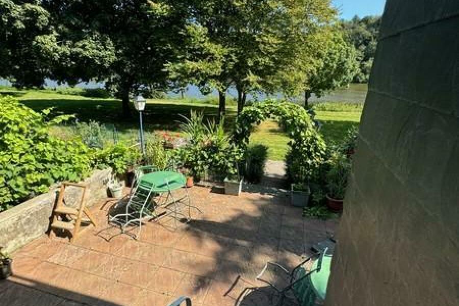 16 DG Außen Sicht zur Mosel und Terrasse