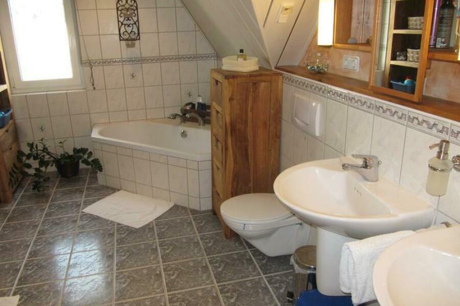 Badezimmer-OG-Bild1